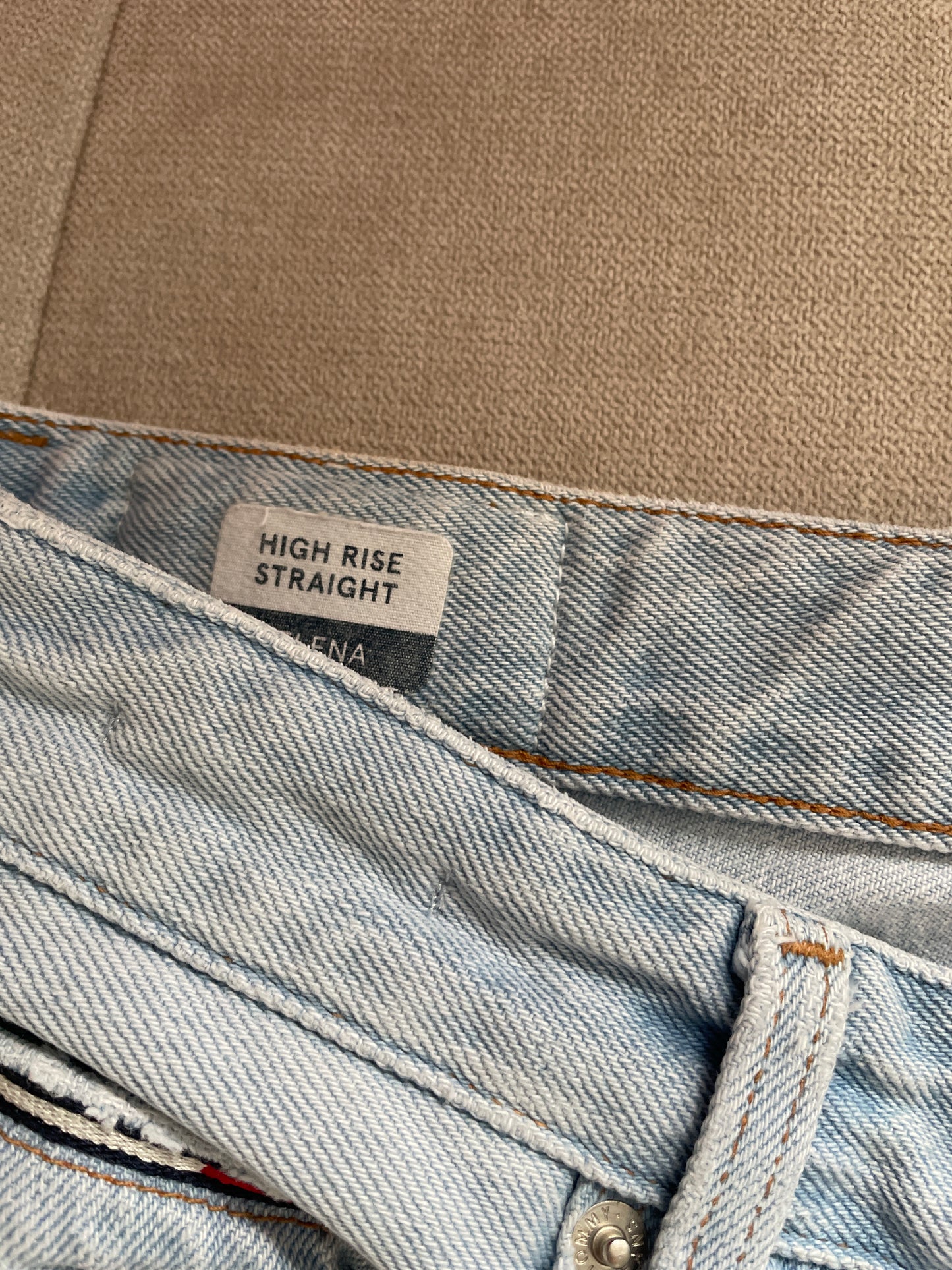 Tommy Jeans - Size 8