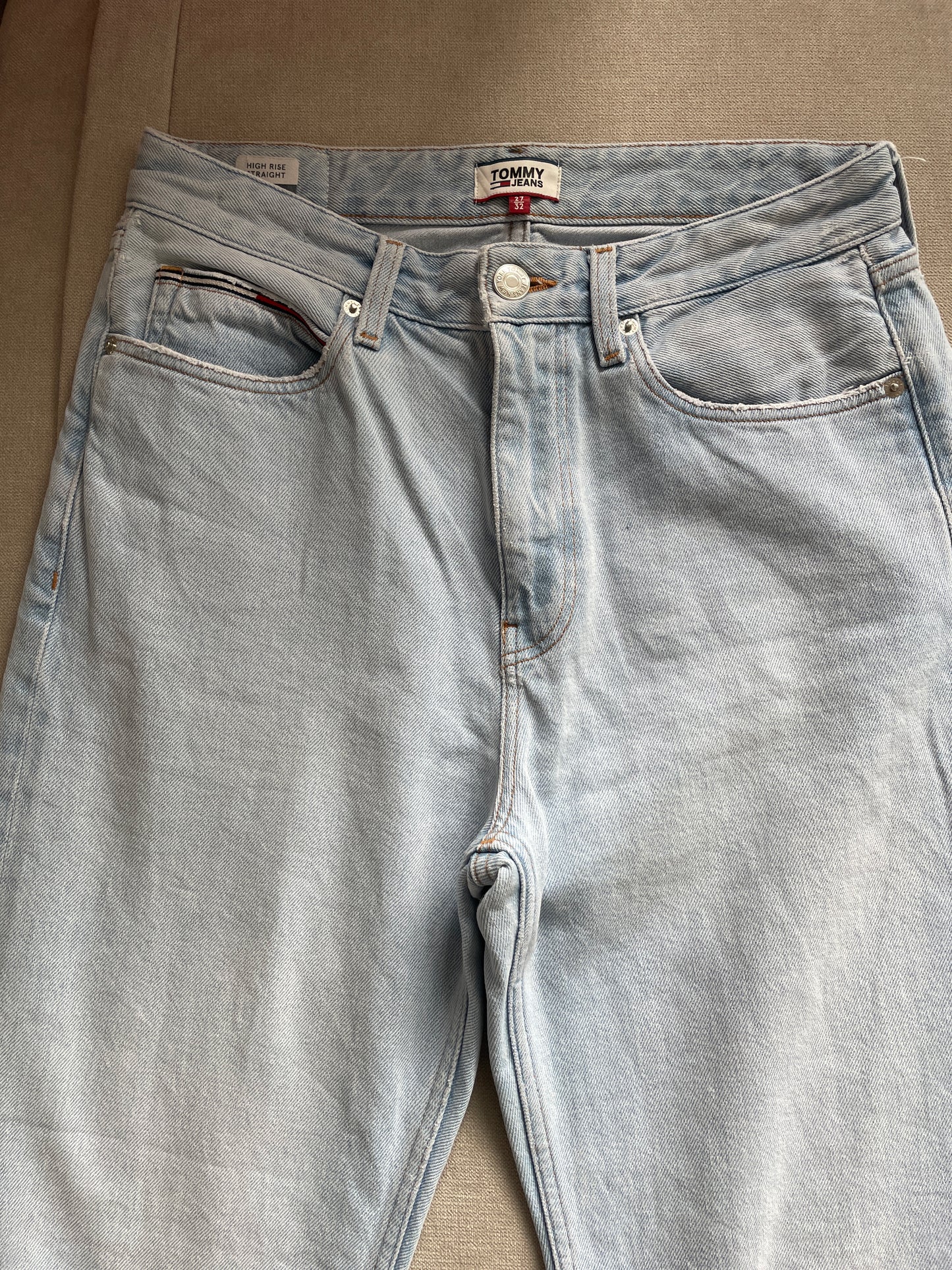 Tommy Jeans - Size 8