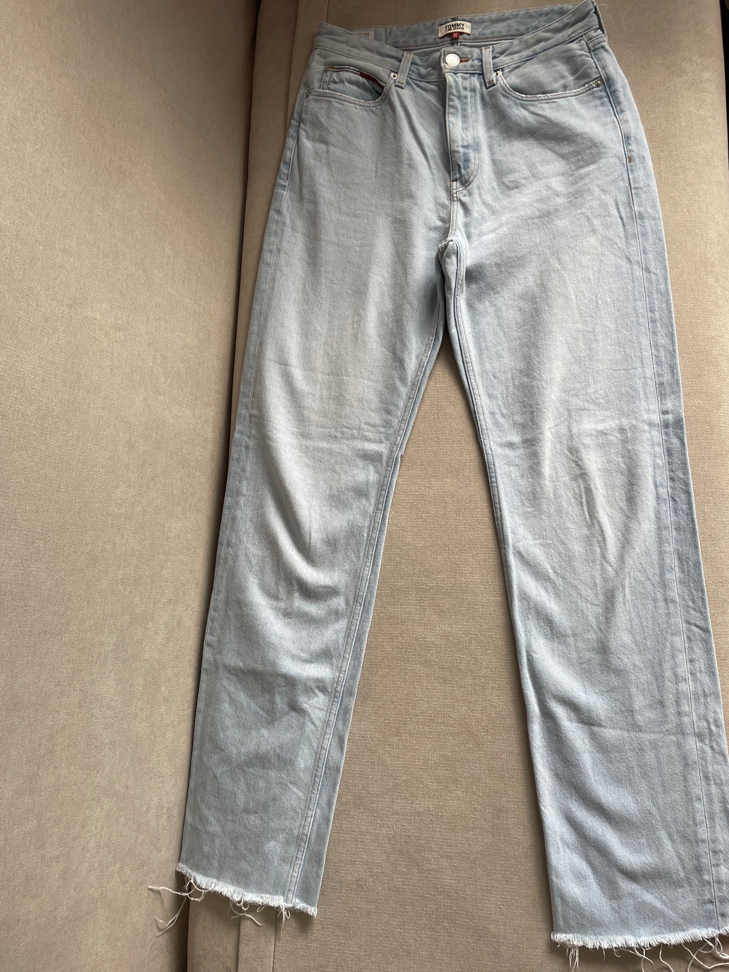 Tommy Jeans - Size 8