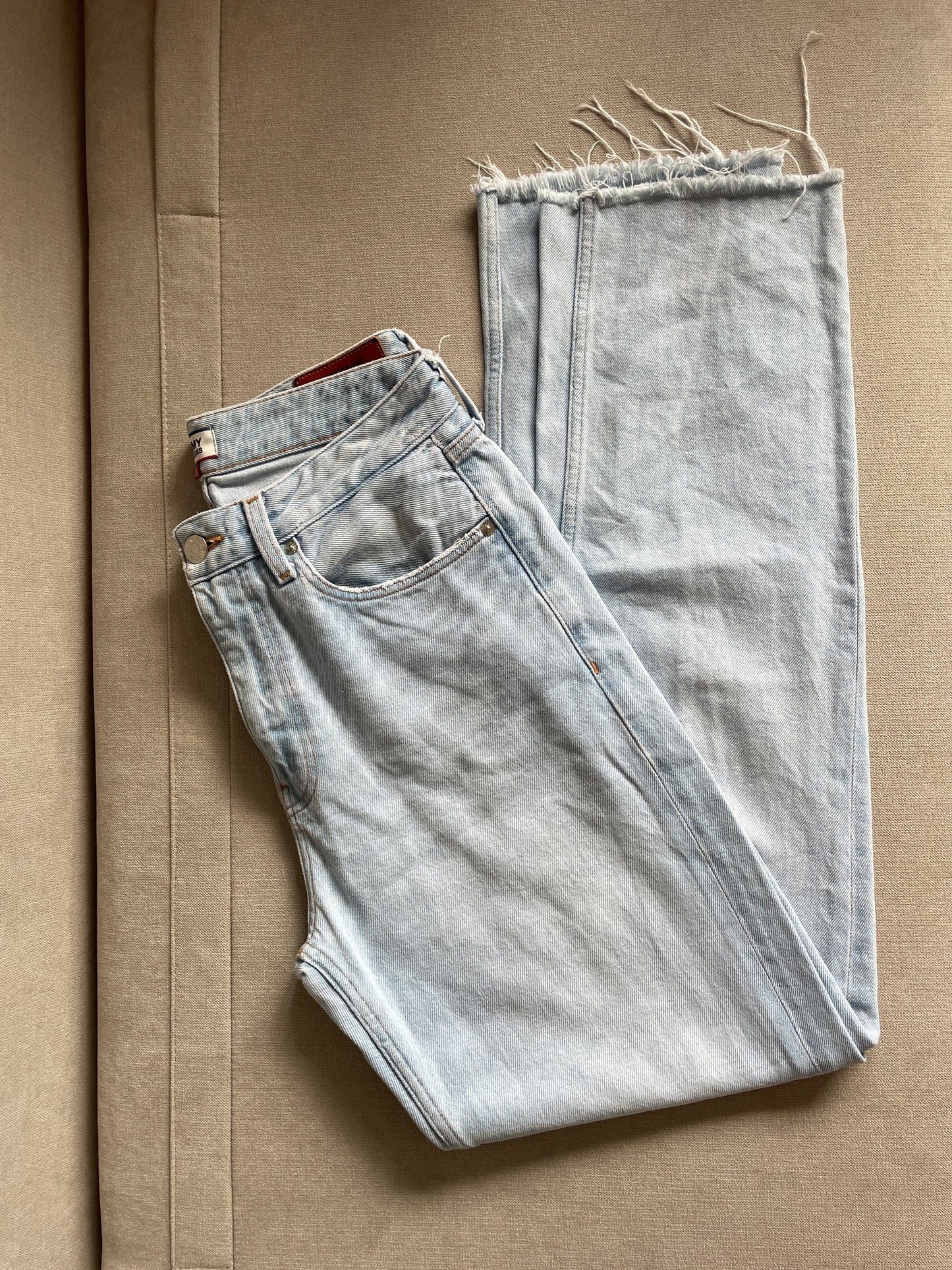 Tommy Jeans - Size 8