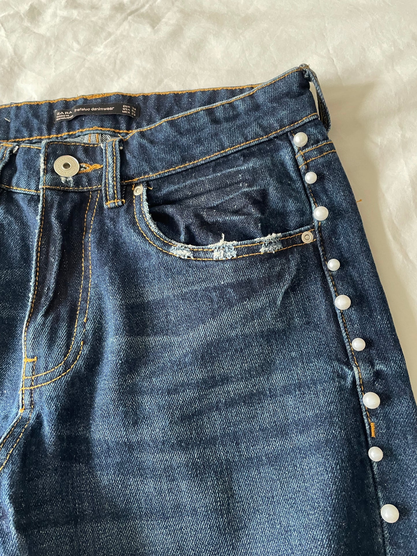 Zara Pearl Jeans - Size 6