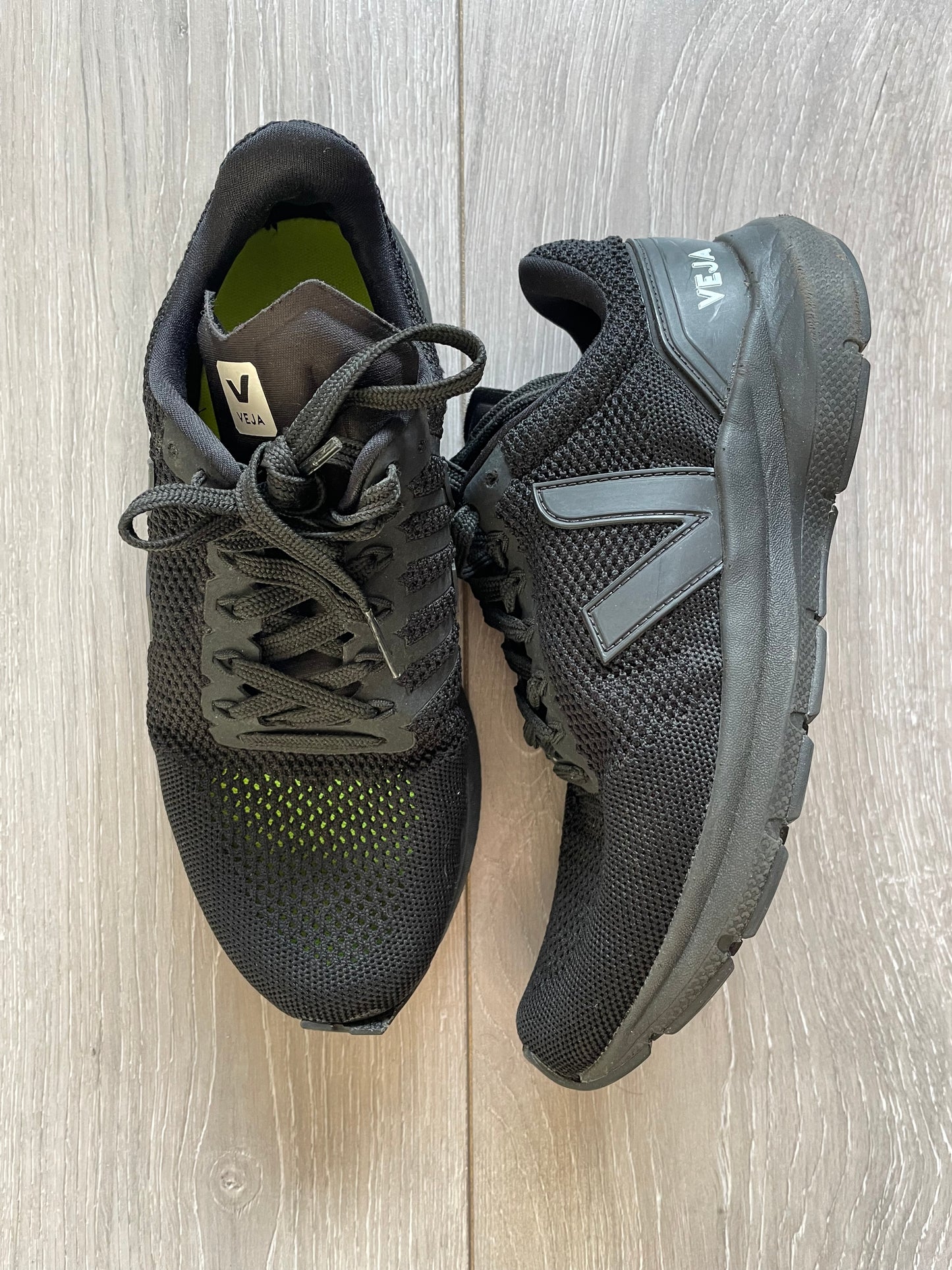 Veja Trainers - Size 6.5