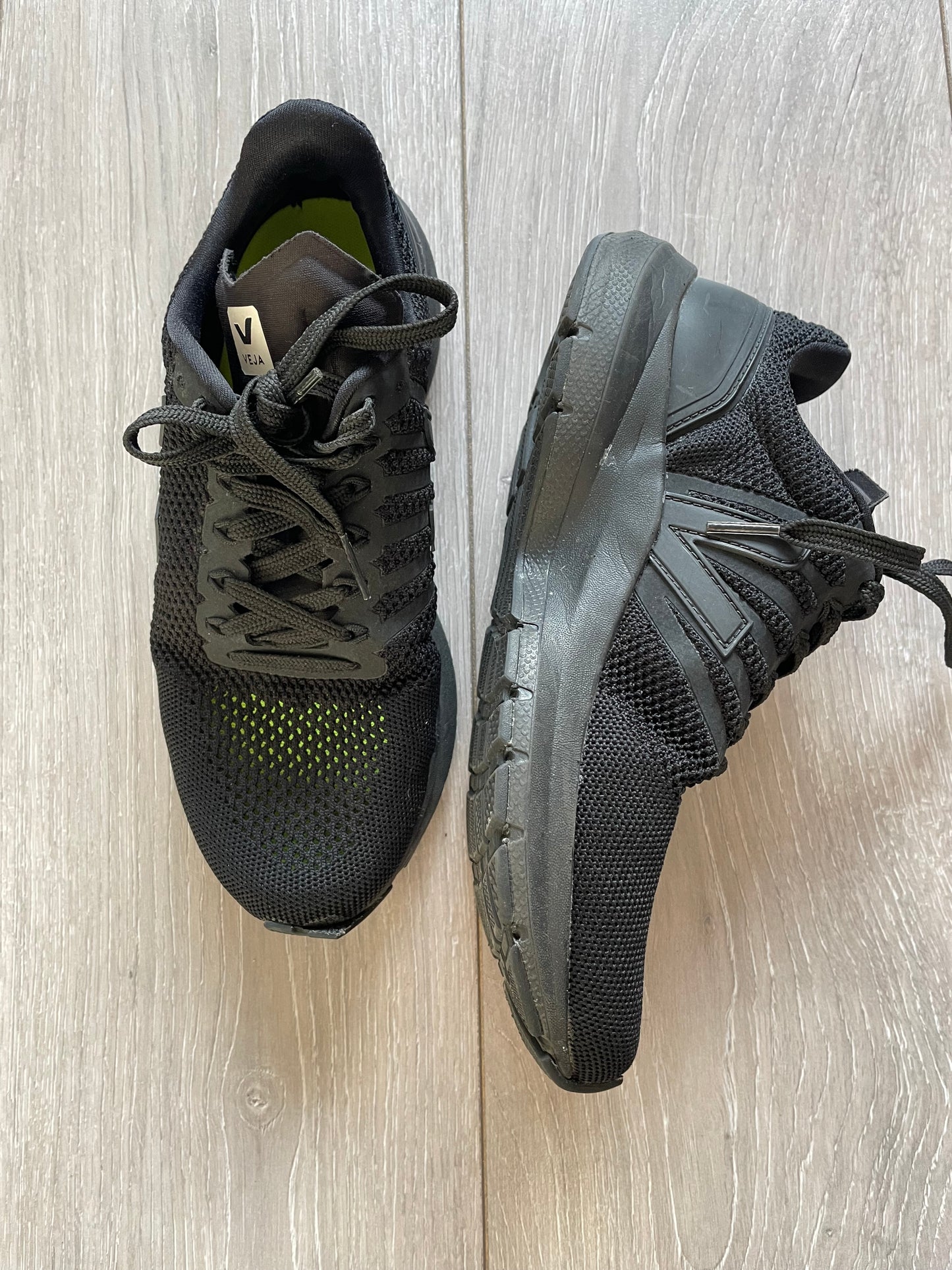 Veja Trainers - Size 6.5