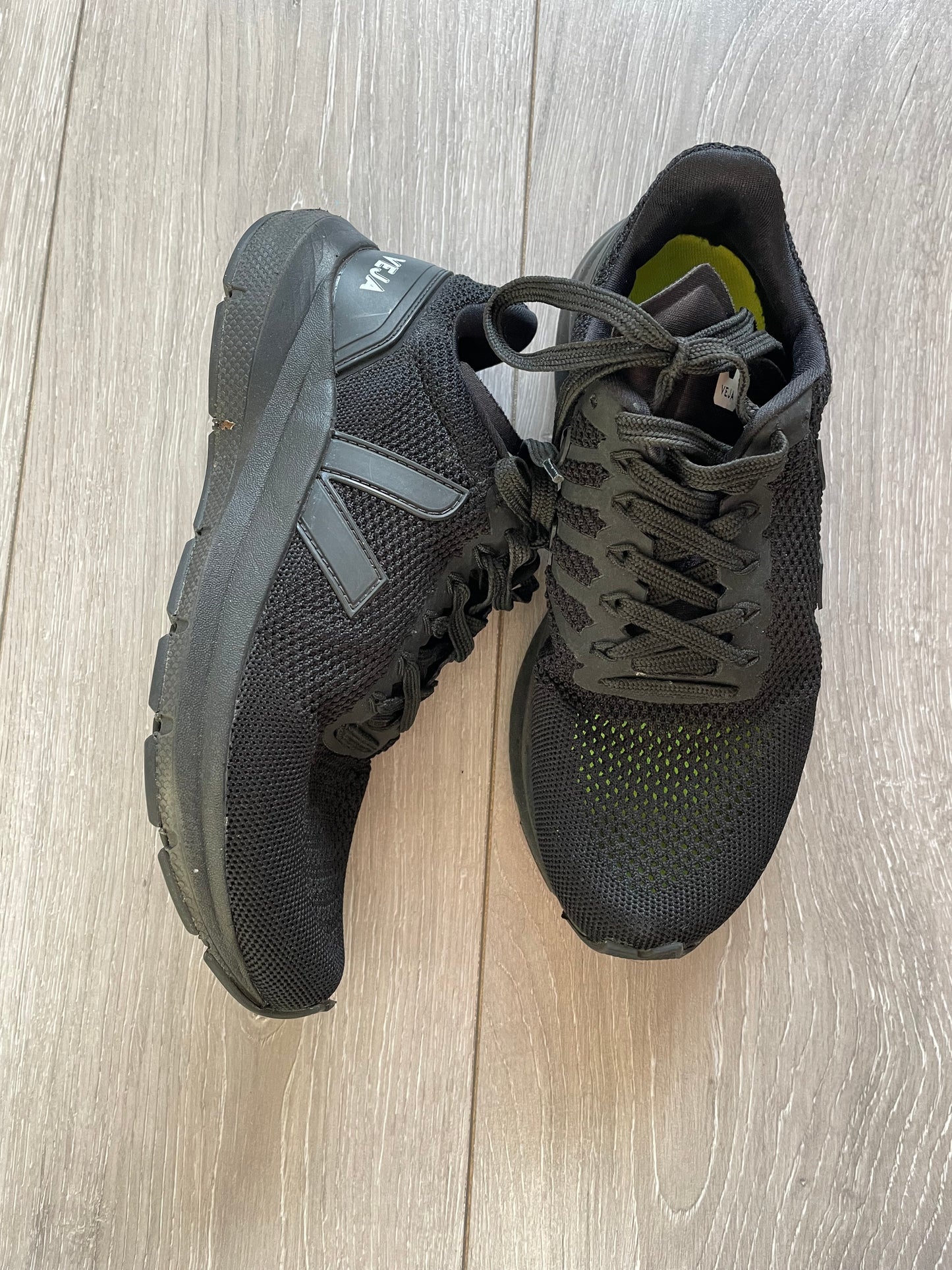 Veja Trainers - Size 6.5