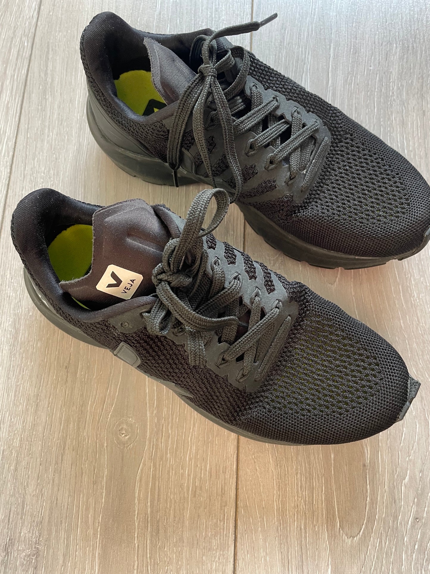 Veja Trainers - Size 6.5