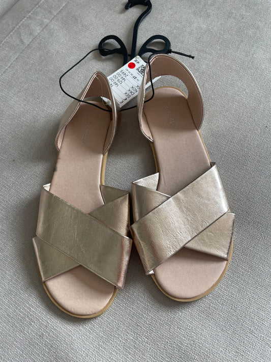H&M Sandals NEW - Size 4