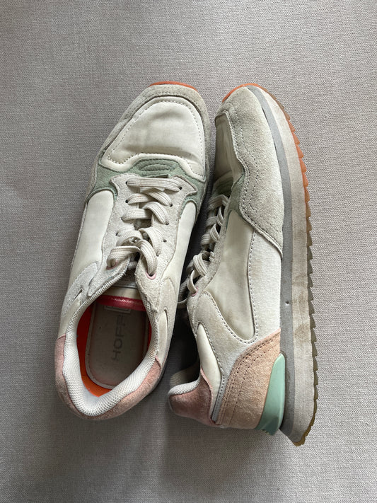 Hoff Trainers - Size 6