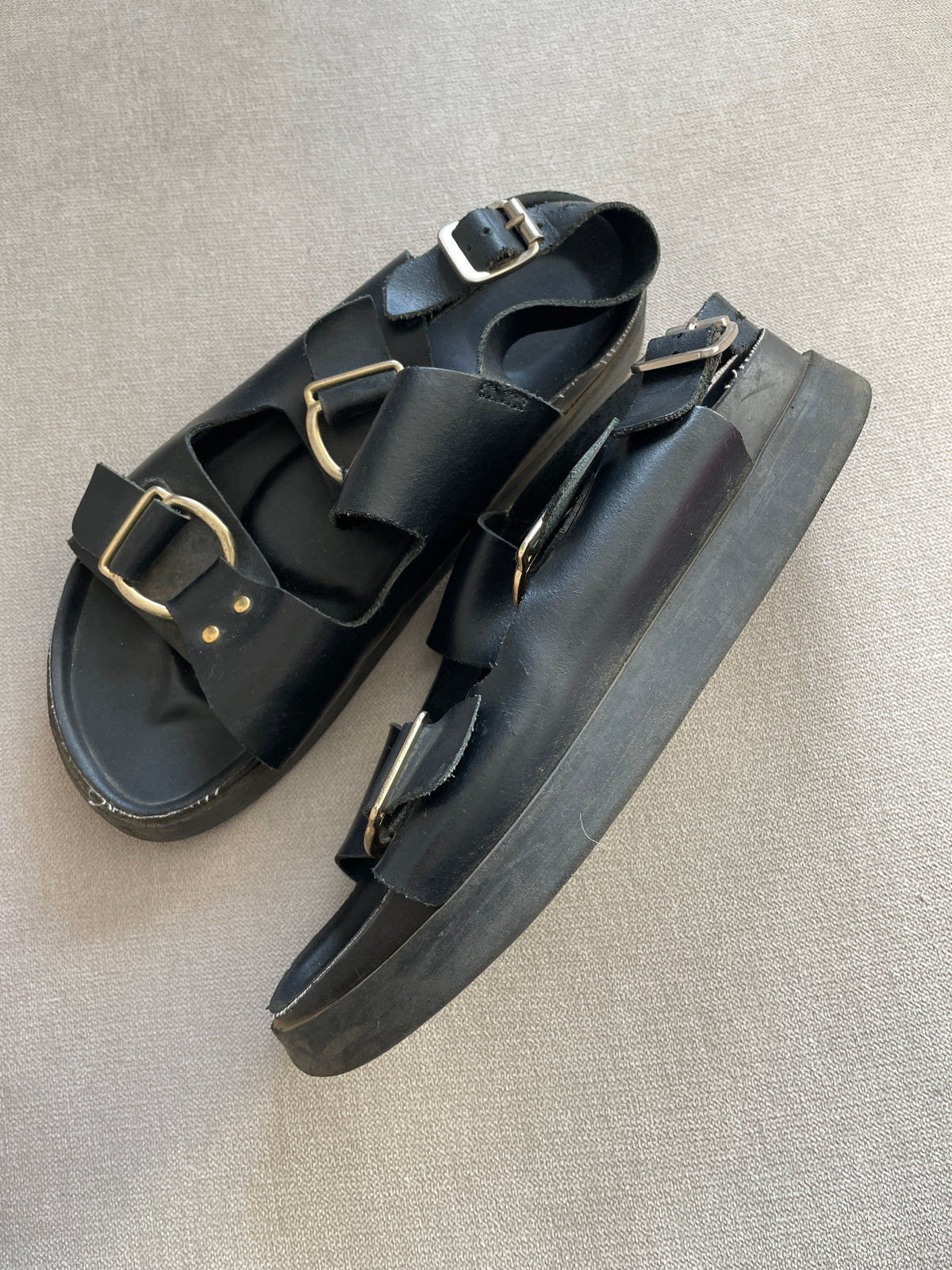 Schuh  Chunky Sandals - Size 5