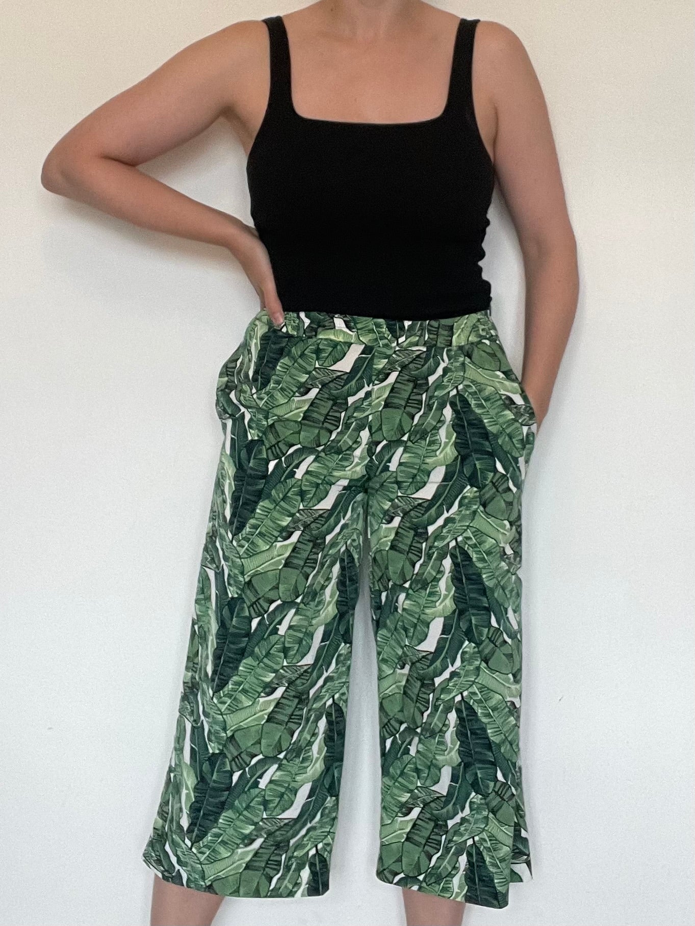 H&M Cropped Trousers - Size 8